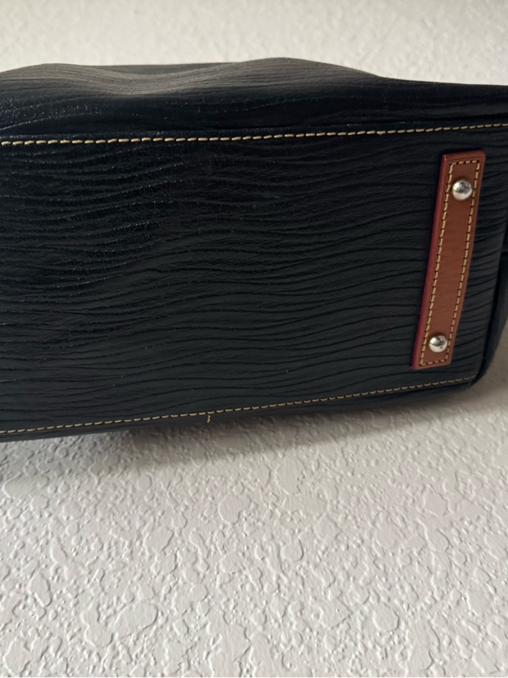 Authentic Dooney & Bourke black leather satchel with signature red interior - Picture 5 of 7